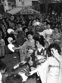 昭和27年舎人町芸者と花街祭（名古屋情熱時代・樹林舎刊）
